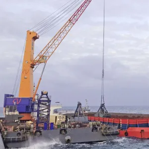 几内亚韦立物流增订2台科尼驳船起重机，以强大其铝土矿装卸车队2